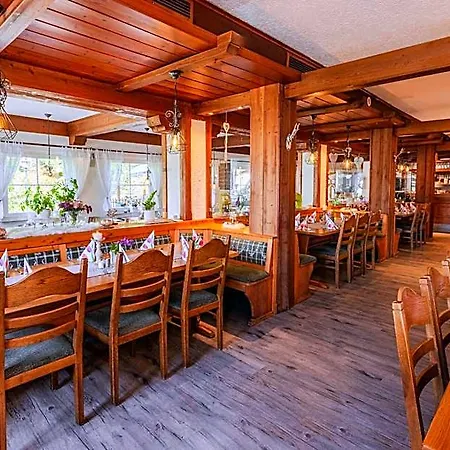 Landgasthof Zur Linde Hotel 3*